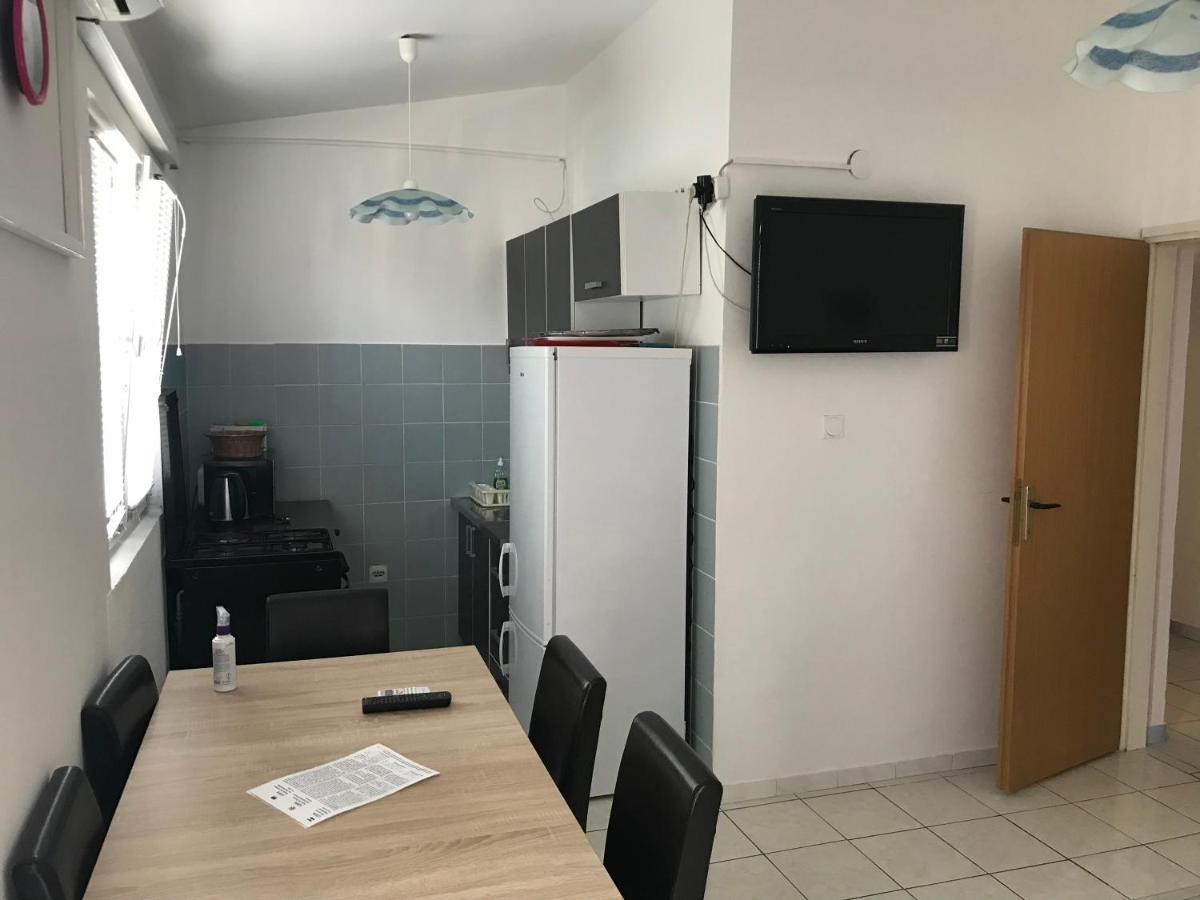 Apartmani Nerko Pag Town Exterior photo